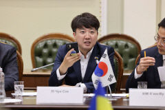 이준석·정진석 갈등 격화…국민의힘 당권 놓고 내홍 벌어지나