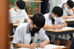 [포토뉴스] 6월 모의평가 푸는 수험생들
