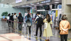 여름 해외여행 기다렸지만…항공권 가격 인상, 갑작스런 감염병에 '또 못가?'