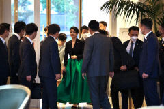 인사비서관 부인, 尹 스페인 순방 동행 논란…'金여사 사적수행' 여부 두고 야권 공세