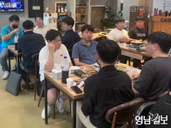 '불금' 영남대 찾은 이준석, 지지자 40명과 '쫄면 번개'(종합)