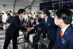 '윤핵관·권성동 체제' 문제로 번진 '내부총질' 문자 파동…尹 도어스테핑 당분간 '스탑'