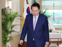 20%대 지지율·경제문제 등 숙제 안고 휴가 떠나는 윤대통령