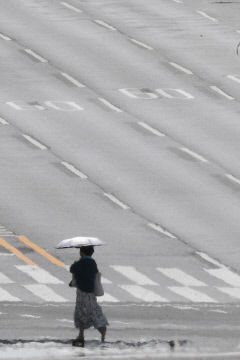 [포토뉴스] 대구 낮 최고기온 37.1℃…타는 듯한 도로
