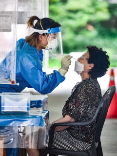 방역갈피는 못잡고 이름만 이랬다저랬다…새 지침 '표적방역' 갑론을박