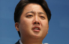 이준석과 윤핵관 대치속 국민의힘 파국으로 치달아