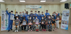포스코 포항제철소, 해도동 어르신 32명에게 장수사진 액자 전달