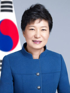 박근혜 전 대통령 107일만에 외부 활동…서울 강남 한 식당서 목격