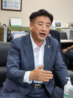 경북 군위군 대구편입 '빨간불'···정치권 편입 시기 놓고 이견
