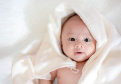 [금쪽 같은 내 아기 육아상식] (하) 출산 후 되도록 빨리, 30분~1시간 이내 모유 먹여라