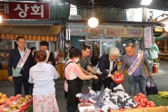 포항시의회, 추석맞이 복지시설 위문·전통시장 장보기