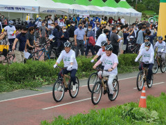 두 바퀴로 그린 가을 축제…안동시민 녹색자전거 대행진 '성료'