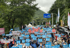 정부 사드 기지 지상접근 정상화 본격화...4일 처음 불도저 등 장비 육로 이용  반입