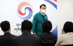 尹 철야 후에도 태풍 대비 이어나가…포스코 화재에 