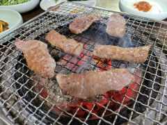 [경산 맛집] 경산 '대천숯불황우촌'…숯불 향 가득 밴 큼직한 한우…육즙 쫙 군침 싹