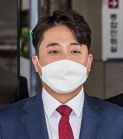 '성상납 의혹' 이준석, 공소시효 지나 불송치