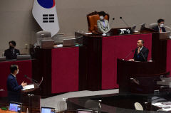 대정부 질문 마지막날 뒤덮은  尹 비속어 논란 …한 총리, 야당과 설전