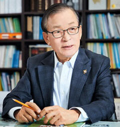 한주식 지산그룹 회장, 경주 태풍 피해 복구 성금 1천만원 전달