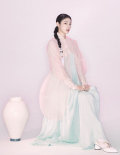 김연아, 한복 런던 패션쇼 무대 올라…디자인 개발도 참여
