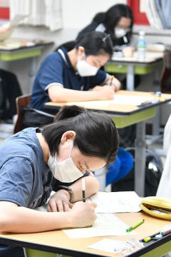 국어 약간 쉽게, 수학 더 어렵게…시험 변별력 높았다