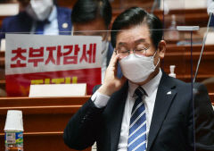 검찰, 성남 FC 후원금 관련 '이재명 공모' 사실 적시…민주당 반발