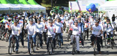 가족과 동호인과 힘찬 은륜 레이스…낙동미로 릴레이 자전거 축제