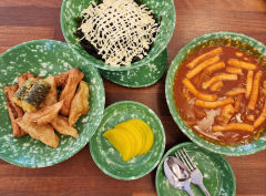 [대구 맛집] 윤옥연할매떡볶이…후추향 가득 칼칼한 소스·고소한 튀김…'국룰'