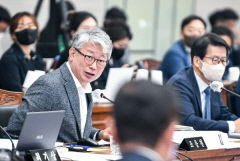 경북도 국감장에 소환된 홍준표 대구시장, 이철우 경북지사...이 지사