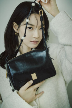 신민아, 시크한 가을 감성 담은 화보
