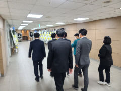 이태원 참사 희생자 빈소 안동 장례식장 찾은 이철우 경북도지사