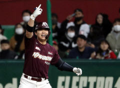 2타수 2안타 3타점 날린 대타 전병우...키움, SSG와 KS 1차전 7-6 신승