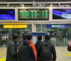 [속보] '영등포역 인근서 무궁화호 탈선' 여파…KTX 등 열차 운행 장애