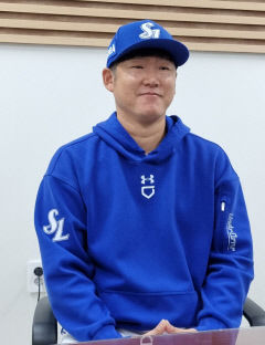 '홀드왕 출신' 박희수 코치 삼성 합류...