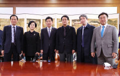 민주당 중진, 김진표 의장 만나 이태원 참사 국정조사 압박