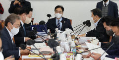 국회 예산소위 초반부터 여야 대치…쟁점예산안 감액심사 무더기 보류