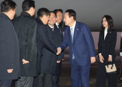 尹·국민의힘 지도부 '관저 만찬'에 與 
