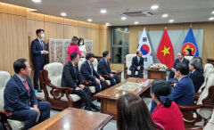 푹 베트남 국가주석, 박현국 봉화군수 이례적 만남...베트남마을 조성사업 논의