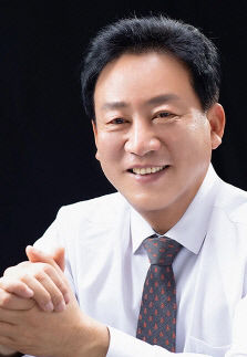[우리지역 일꾼 의원] 백강훈 포항시의회 예산결산특별위원장, 포항지진특별법 제정 이끌어…주민·공무원 소통 '가교 역할'