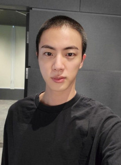 BTS 진, 입대 앞두고 빡빡머리 공개 