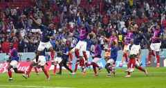 [카타르 월드컵] 모로코 철옹성 5분 만에 뚫은 프랑스…'월드컵 2연패' 도전 자격 얻었다