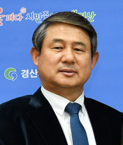 박춘영 인터불고컨트리클럽<주> 회장, 경산시에 이웃돕기 성금 5000만원