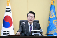 尹대통령, 새해 첫 여론조사서 43.7% 기록