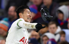 마스크 던진 손흥민, 9경기만에 4호골…토트넘 4-0 대승