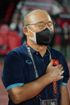 베트남 축구의 영웅 박항서, 5년의 찬란한 동행 마무리