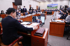 尹 'UAE 적은 이란' 발언 놓고 여야 법사위 회의서 충돌…강제징용 배상문제 대립도