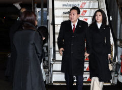 尹, 스위스에서 동포 만남으로 3박4일 일정 시작…다보스포럼 참석 예정