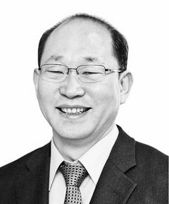 [이재윤 칼럼] 당원 투표하기로 했으면 당원에 맡겨라