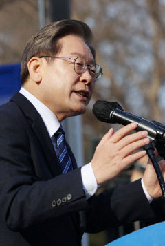 이재명, 검찰 출석…대장동 의혹 불거진 후 1년 4개월만