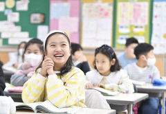 [포토뉴스] 입학 후 처음 활짝 웃는 초등학교 3학년