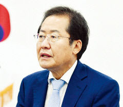 정년연장 '뚜껑 연' 洪…